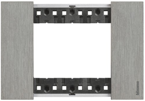 Рамка горизонтальная Legrand BTicino Living Now 1-м. 3 мод. металл сталь фото Рамка горизонтальная Legrand BTicino Living Now 1-м. 3 мод. металл сталь картинка